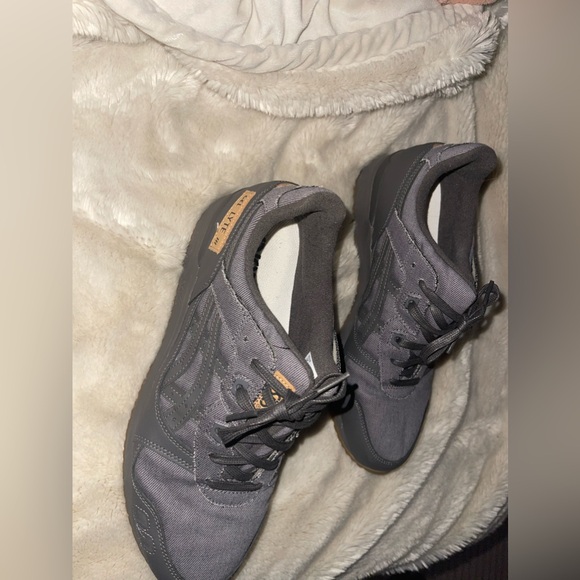 ASICS Men’s Gel Lyte Tennis Shoes - Picture 3 of 5